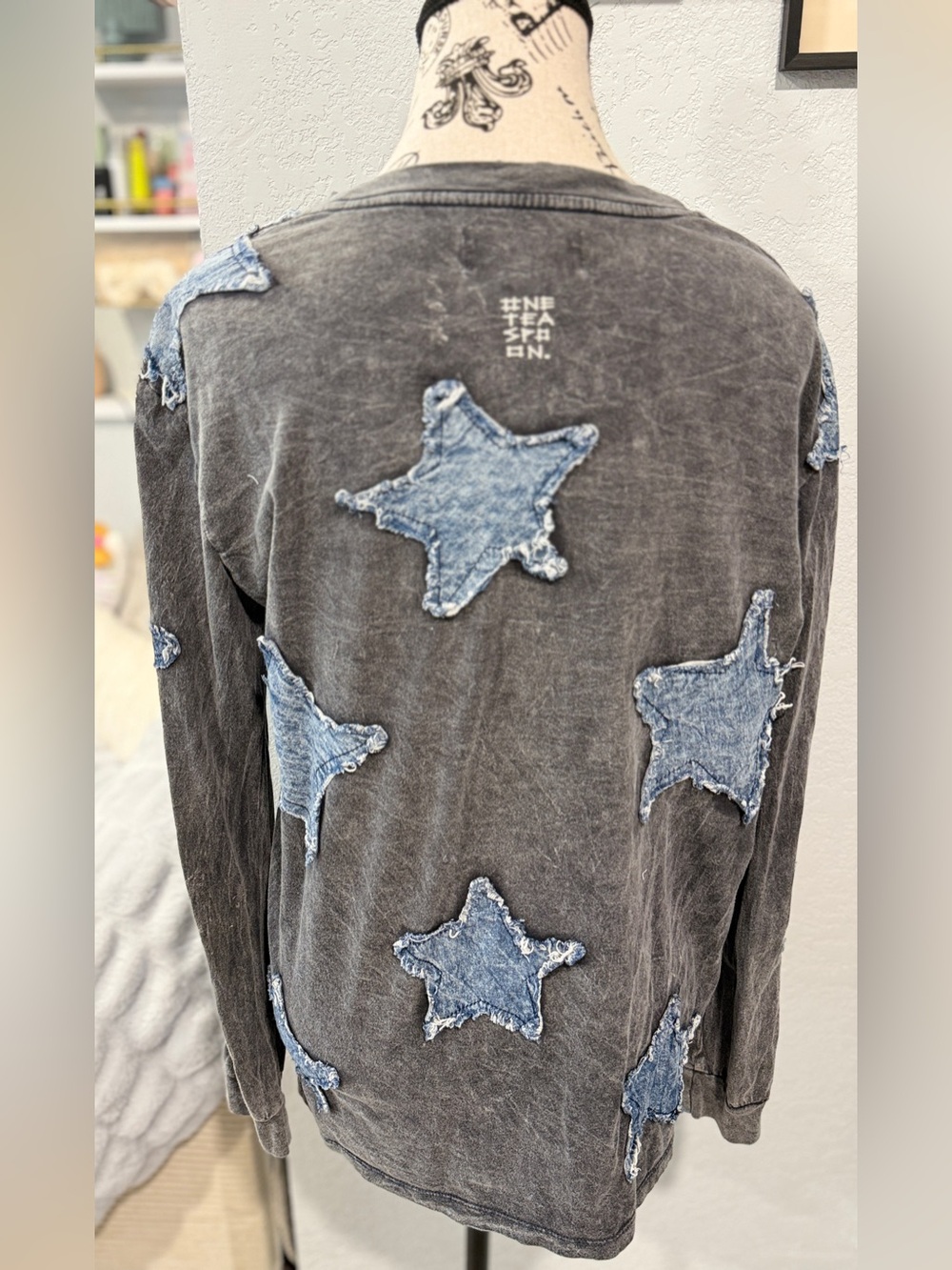 One Teaspoon Star Appliqué Long Sleeve Tee — NWOT XS - Picture 10 of 12